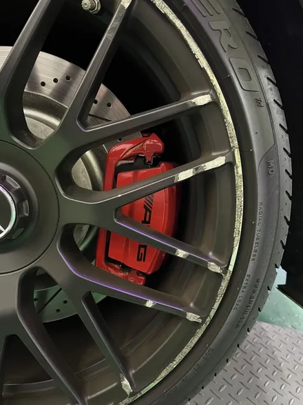 대구 휠복원 대구 휠도색 대구 휠수리 타이어 전문 휠플레이[벤츠 C63 AMG 순정 19인치 블랙반무광 휠도색 작업입니다.] / 대구 서구 평리동