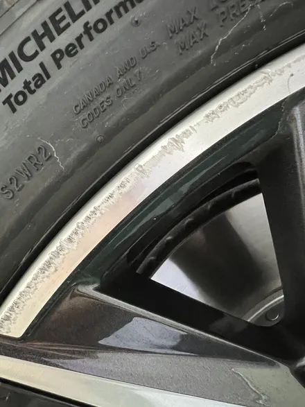 대구 휠복원 대구 휠도색 대구 자동차 휠수리 잘하는 곳 휠플레이 타이어 전문[BMW i4 순정 20인치 다이아몬드커팅 휠복원 작업입니다.] / 대구 서구 평리동