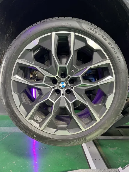 대구 휠복원 대구 휠도색 대구 자동차 휠수리 잘하는 곳 휠플레이 타이어 전문[BMW X7 순정 22인치 블랙유광 휠도색 작업입니다.] / 대구 서구 평리동