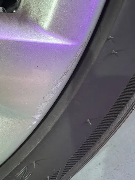 대구 휠복원 대구 휠도색 대구 자동차 휠수리 잘하는 곳 휠플레이 타이어 전문[BMW 2시리즈 순정 18인치 고스트크롬 휠도색 작업입니다.] / 대구 서구 평리동
