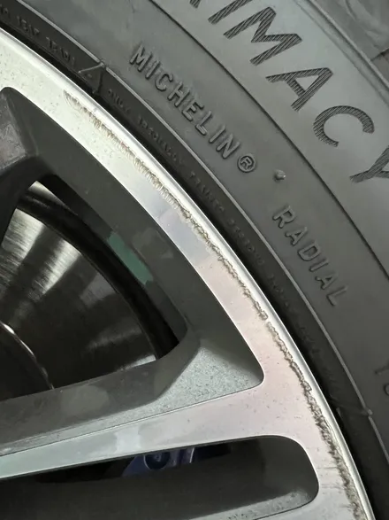 대구 휠복원 대구 휠도색 대구 자동차 휠수리 잘하는 곳 휠플레이 타이어 전문[BMW 5시리즈 순정 19인치 블랙펄유광 휠도색 작업입니다.] / 대구 서구 평리동