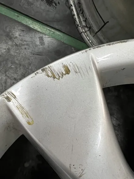 대구 휠복원 대구 휠도색 대구 자동차 휠수리 잘하는 곳 휠플레이 타이어 전문[BMW 1시리즈 순정 18인치 블랙펄유광 휠도색 작업입니다.] / 대구 서구 평리동