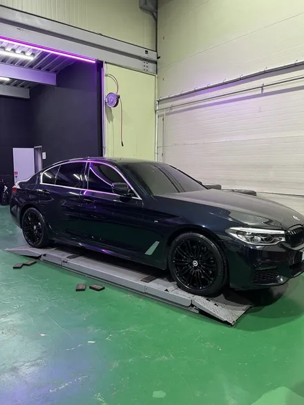 대구 휠복원 대구 휠도색 대구 자동차 휠수리 잘하는 곳 휠플레이 타이어 전문[BMW 5시리즈 순정 19인치 블랙펄유광 휠도색 작업입니다.] / 대구 서구 평리동