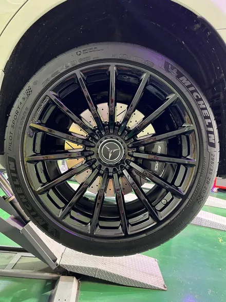 대구 휠복원 대구 휠도색 대구 자동차 휠수리 잘하는 곳 휠플레이 타이어 전문[벤츠 AMG GT43 순정 20인치 블랙펄유광 휠도색 작업입니다.] / 대구 서구 평리동