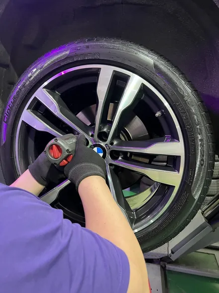 대구 휠복원 대구 휠도색 대구 휠수리 타이어 전문 휠플레이[BMW X6 순정 20인치 다이아몬드커팅 휠복원 작업입니다.] / 대구 서구 평리동
