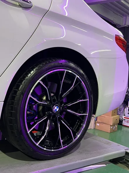 대구 휠복원 대구 휠도색 대구 휠수리 잘하는 곳 타이어 전문 휠플레이[BMW 5시리즈 순정 19인치 다이아몬드커팅 휠복원 작업입니다.] / 대구 서구 평리동