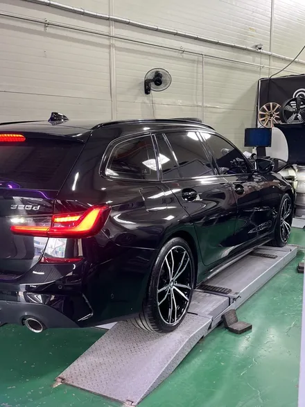 대구 휠복원 대구 휠도색 대구 자동차 휠수리 잘하는 곳 휠플레이 타이어 전문[BMW 320 투어링 순정 19인치 다이아몬드커팅 휠복원 작업입니다.] / 대구 서구 평리동