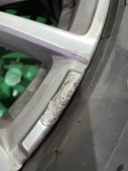 대구 휠복원 대구 휠수리 대구 휠도색 타이어 전문 휠플레이 [BMW 740 순정 20인치 다이아몬드컷팅 휠복원 작업입니다.] / 대구 서구 평리동