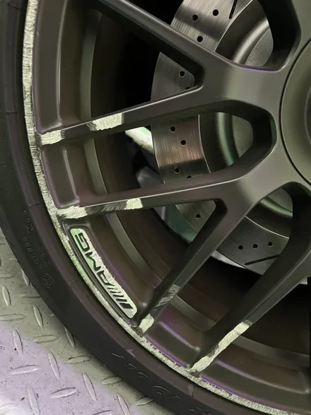 대구 휠복원 대구 휠도색 대구 휠수리 타이어 전문 휠플레이[벤츠 C63 AMG 순정 19인치 블랙반무광 휠도색 작업입니다.] / 대구 서구 평리동