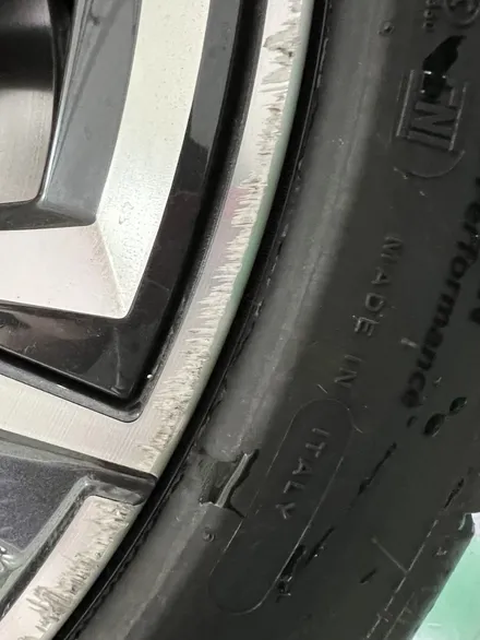 대구 휠복원 대구 휠도색 대구 자동차 휠수리 잘하는 곳 휠플레이 타이어 전문[BMW i4 순정 20인치 다이아몬드커팅 휠복원 작업입니다.] / 대구 서구 평리동
