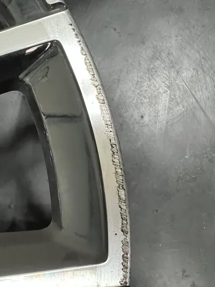 대구 휠복원 대구 휠도색 대구 자동차 휠수리 잘하는 곳 휠플레이 타이어 전문[BMW 5시리즈 순정 19인치 블랙펄유광 휠도색 작업입니다.] / 대구 서구 평리동