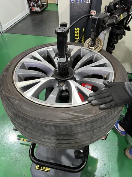 대구 휠복원 대구 휠수리 대구 휠도색 타이어 전문샵 휠플레이 [BMW GT 순정19인치 고스트크롬 휠도색 작업입니다.] / 대구 서구 평리동