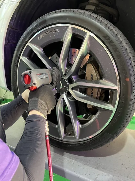 대구 휠복원 대구 휠도색 대구 휠수리 타이어 전문 휠플레이[벤츠 AMG E53 순정 20인치 다이아몬드컷팅 휠복원 작업입니다.] / 대구 서구 평리동