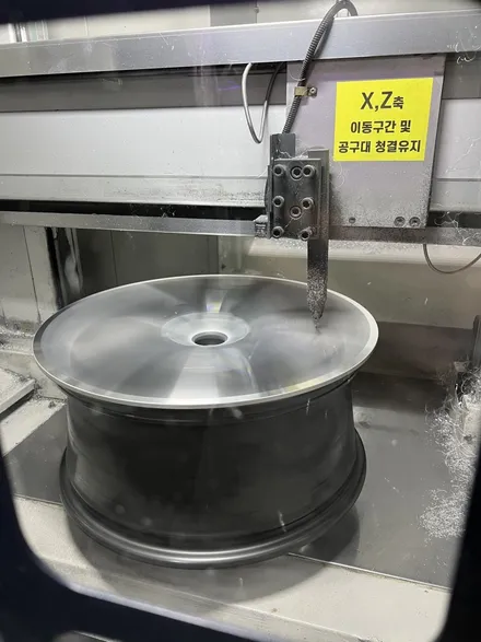 대구 휠복원 대구 휠도색 대구 휠수리 타이어 전문 휠플레이[아우디 A6 순정 20인치 다이아몬드컷팅 휠복원 작업입니다.] / 대구 서구 평리동