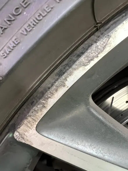 대구 휠복원 대구 휠도색 대구 휠수리 타이어 전문 휠플레이[벤츠 E63 AMG 순정 20인치 다이아몬드컷팅 휠복원 작업입니다.] / 대구 서구 평리동