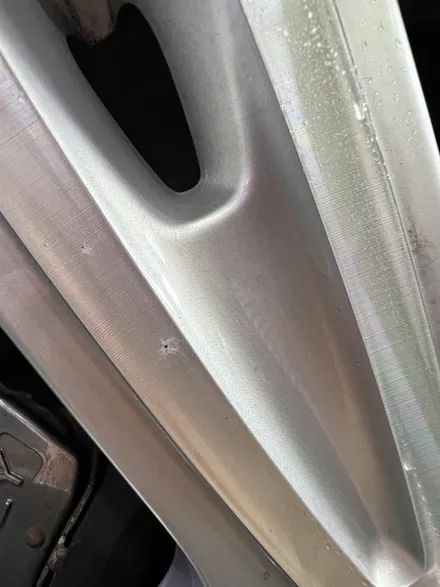대구 휠복원 대구 휠도색 대구 휠수리 타이어 전문 휠플레이[벤틀리 컨티넨탈 gt 순정 21인치 다이아몬드커팅 휠복원 작업입니다.] / 대구 서구 평리동