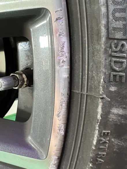 대구 휠복원 대구 휠도색 대구 휠수리 타이어 전문 휠플레이[BMW 7시리즈 순정 20인치 블랙펄유광 휠도색 작업입니다.] / 대구 서구 평리동