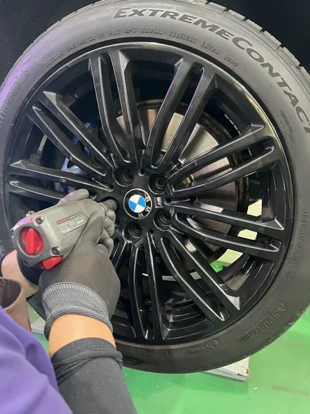 대구 휠복원 대구 휠도색 대구 휠수리 잘하는곳 타이어 전문 휠플레이[BMW 5시리즈 순정 19인치 블랙유광 휠도색 작업입니다.] / 대구 서구 평리동