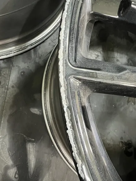 대구 휠복원 대구 휠도색 대구 자동차 휠수리 잘하는 곳 휠플레이 타이어 전문[BMW 5시리즈 순정 18인치 블랙유광 휠도색 작업입니다.] / 대구 서구 평리동