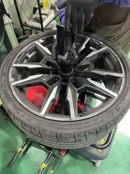 대구 휠복원 대구 휠도색 대구 자동차 휠수리 잘하는 곳 휠플레이 타이어 전문[BMW 850 순정 20인치 블랙펄유광 휠도색 작업입니다.] / 대구 서구 평리동