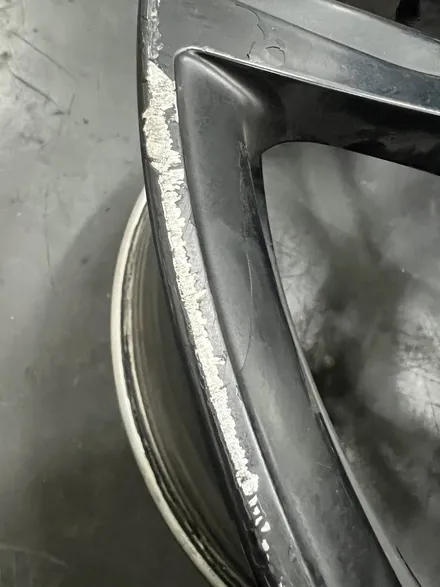 대구 휠복원 대구 휠도색 대구 자동차 휠수리 잘하는 곳 휠플레이 타이어 전문[BMW 6시리즈 순정 20인치 블랙펄유광 휠도색 작업입니다.] / 대구 서구 평리동