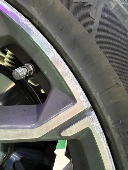 대구 휠복원 대구 휠도색 대구 자동차 휠수리 잘하는 곳 휠플레이 타이어 전문[BMW X6 순정 21인치 블랙유광 휠도색 작업입니다.] / 대구 서구 평리동