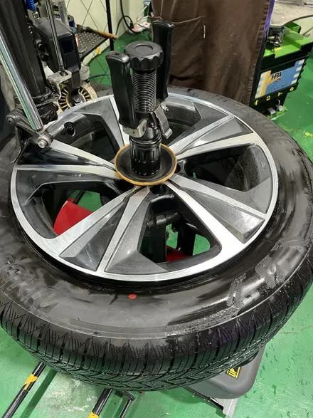 대구 휠복원 대구 휠도색 대구 자동차 휠수리 잘하는 곳 휠플레이 타이어 전문[렉서스 RX350 순정 19인치 블랙펄유광 휠도색 작업입니다.] 대구 휠복원 성지 / 대구 서구 평리동