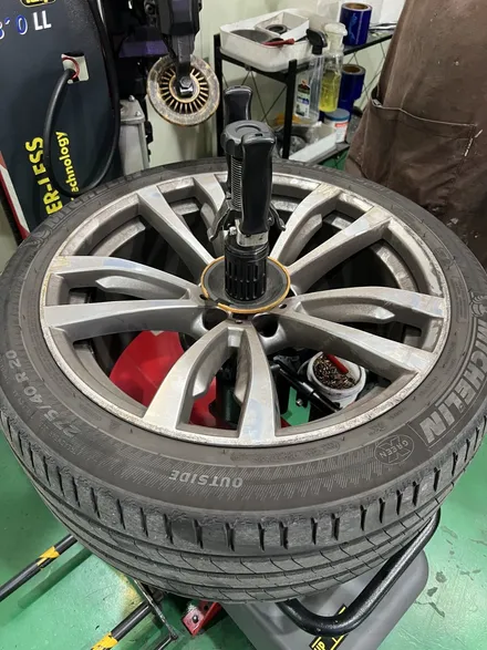 대구 휠복원 대구 휠도색 대구 자동차 휠수리 잘하는 곳 휠플레이 타이어 전문[BMW X6 순정 20인치 블랙펄유광 휠도색 작업입니다.] / 대구 서구 평리동
