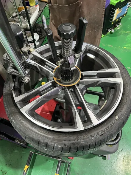대구 휠복원 대구 휠도색 대구 자동차 휠수리 잘하는 곳 휠플레이 타이어 전문[BMW 218 순정 18인치 블랙유광 휠도색 작업입니다.] 대구 휠복원 성지 / 대구 서구 평리동