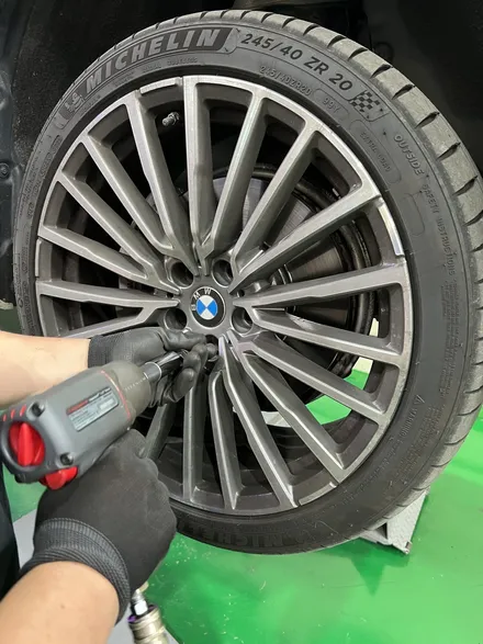 대구 휠복원 대구 휠수리 대구 휠도색 타이어 전문 휠플레이 [BMW 740 순정 20인치 다이아몬드컷팅 휠복원 작업입니다.] / 대구 서구 평리동