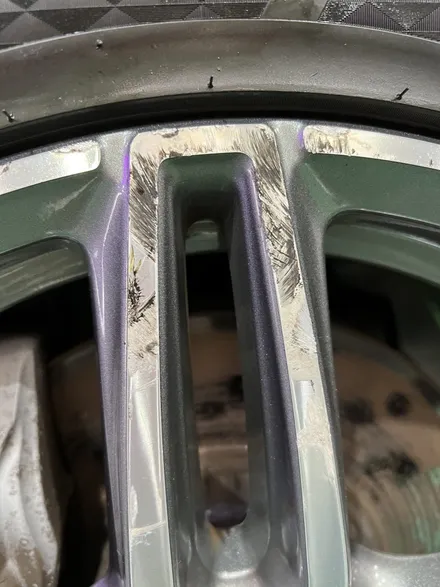 대구 휠복원 대구 휠도색 대구 휠수리 피렐리타이어 전문 휠플레이[벤츠 E350 AMG 순정 19인치 다이아몬드컷팅 휠복원 작업입니다.] / 대구 서구 평리동