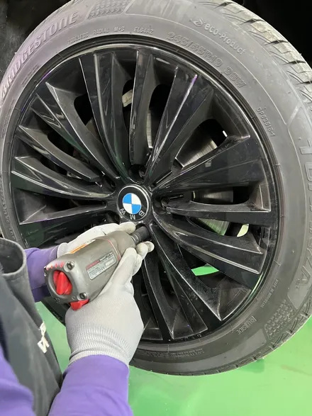 대구 휠복원 대구 휠도색 대구 휠수리 타이어 전문 휠플레이[BMW 5 GT 순정 19인치 고스트크롬 휠도색 작업입니다.] / 대구 서구 평리동