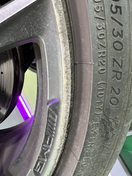 대구 휠복원 대구 휠도색 대구 휠수리 타이어 전문 휠플레이[벤츠 E63 AMG 순정 20인치 다이아몬드컷팅 휠복원 작업입니다.] / 대구 서구 평리동