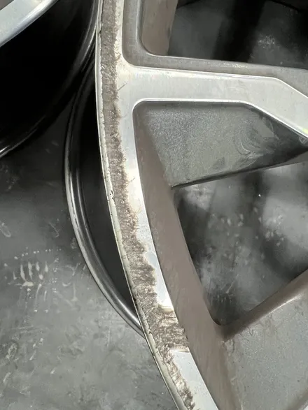 대구 휠복원 대구 휠도색 대구 휠수리 타이어 전문 휠플레이[BMW X3 순정 20인치 다이아몬드컷팅 휠복원 작업입니다.] / 대구 서구 평리동