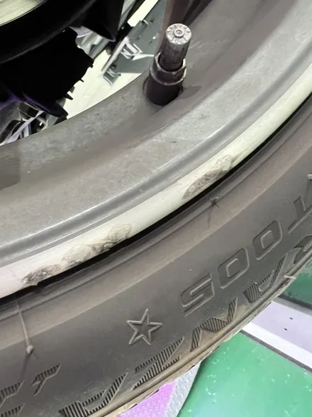 대구 휠복원 대구 휠도색 대구 휠수리 잘하는 곳 타이어 전문 휠플레이[BMW 1시리즈 순정 18인치 다이아몬드커팅 휠복원 작업입니다.] / 대구 서구 평리동