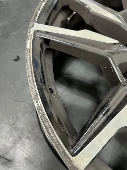 대구 휠복원 대구 휠도색 대구 자동차 휠수리 잘하는 곳 휠플레이 타이어 전문[BMW 850 순정 20인치 블랙펄유광 휠도색 작업입니다.] / 대구 서구 평리동