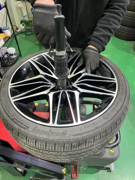 대구 휠복원 대구 휠도색 대구 자동차 휠수리 잘하는 곳 휠플레이 타이어 전문[기아 스팅어 순정 19인치 블랙림끝커팅 커스텀 작업입니다.] / 대구 서구 평리동