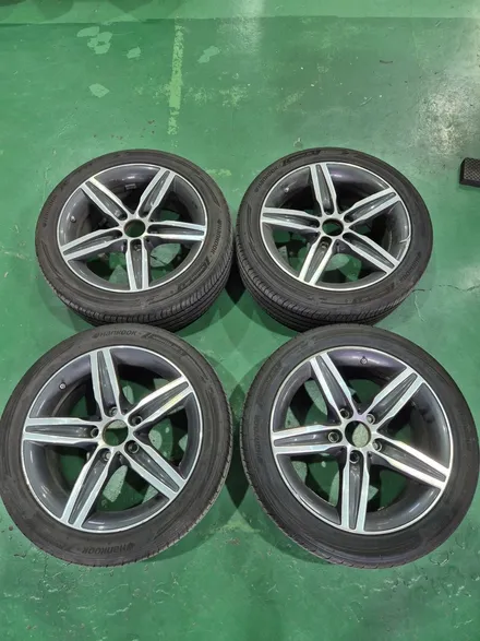대구 휠복원 대구 휠도색 대구 자동차 휠수리 잘하는 곳 휠플레이 타이어 전문[BMW 1시리즈 순정 17인치 블랙펄유광 휠도색 작업입니다.] / 대구 서구 평리동