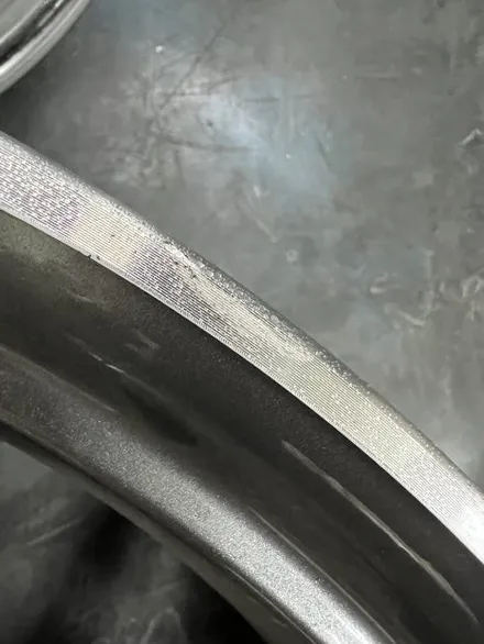 대구 휠복원 대구 휠도색 대구 자동차 휠수리 잘하는 곳 휠플레이 타이어 전문[제네시스 G70 순정 19인치 블랙펄유광 휠도색 작업입니다.] 대구 휠복원 성지 / 대구 서구 평리동
