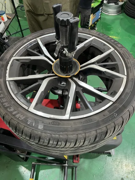 대구 휠복원 대구 휠도색 대구 자동차 휠수리 잘하는 곳 휠플레이 타이어 전문[BMW G30 5시리즈 순정 19인치 다이아몬드커팅 휠커스텀 작업입니다.] / 대구 서구 평리동