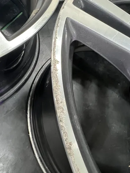 대구 휠복원 대구 휠수리 대구 휠도색 전문샵 휠플레이 [BMW 740 순정 20인치 다이아몬드컷팅 휠복원 작업입니다.] / 대구 서구 평리동