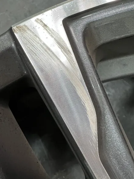 대구 휠복원 대구 휠도색 대구 휠수리 타이어 전문 휠플레이[BMW 118 순정 18인치 다이아몬드컷팅 휠복원 작업입니다.] / 대구 서구 평리동