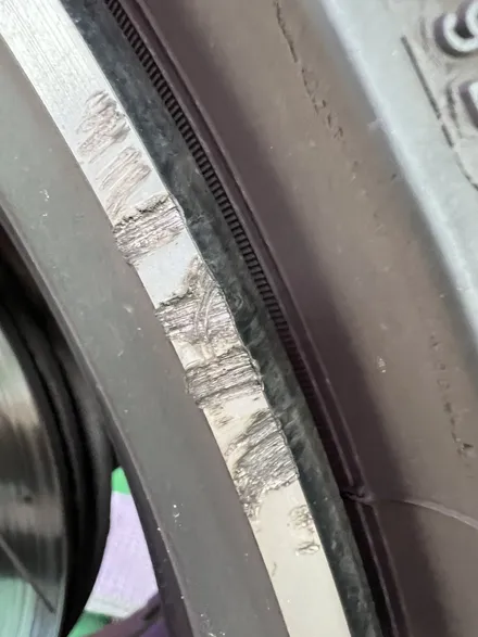 대구 휠복원 대구 휠도색 대구 휠수리 타이어 전문 휠플레이[벤츠 E63 AMG 순정 20인치 다이아몬드컷팅 휠복원 작업입니다.] / 대구 서구 평리동