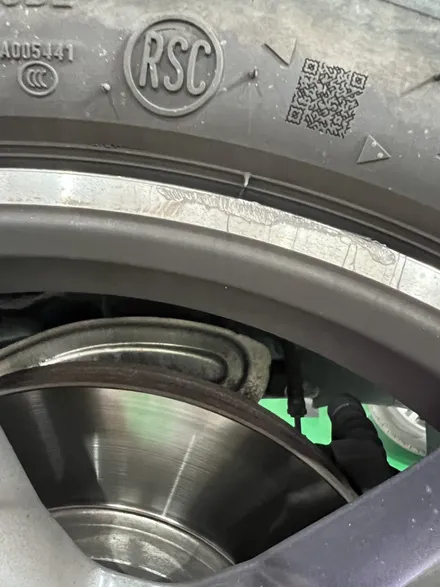 대구 휠복원 대구 휠도색 대구 휠수리 잘하는 곳 타이어 전문 휠플레이[BMW 1시리즈 순정 18인치 다이아몬드커팅 휠복원 작업입니다.] / 대구 서구 평리동