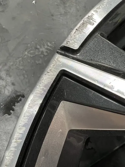 대구 휠복원 대구 휠도색 대구 자동차 휠수리 잘하는 곳 휠플레이 타이어 전문[BMW i4 순정 20인치 다이아몬드커팅 휠복원 작업입니다.] / 대구 서구 평리동