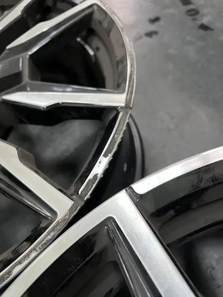 대구 휠복원 대구 휠도색 대구 자동차 휠수리 잘하는 곳 휠플레이 타이어 전문[BMW 850 순정 20인치 블랙펄유광 휠도색 작업입니다.] / 대구 서구 평리동