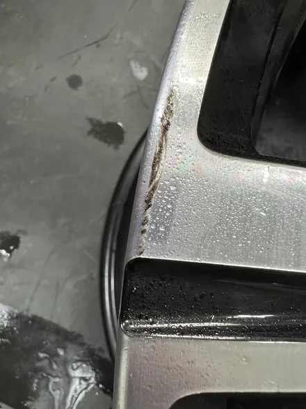 대구 휠복원 대구 휠도색 대구 자동차 휠수리 잘하는 곳 휠플레이 타이어 전문[BMW i7 순정 21인치 다이아몬드커팅 휠복원 작업입니다.] / 대구 서구 평리동
