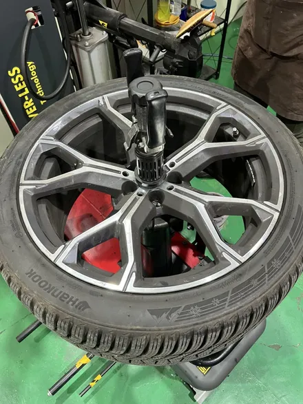 대구 휠복원 대구 휠도색 대구 자동차 휠수리 잘하는 곳 휠플레이 타이어 전문[BMW X6 순정 21인치 블랙유광 휠도색 작업입니다.] / 대구 서구 평리동