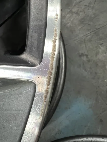 대구 휠복원 대구 휠도색 대구 자동차 휠수리 잘하는 곳 휠플레이 타이어 전문[벤츠 C43 AMG 순정 19인치 블랙커팅 커스텀 작업입니다.] / 대구 서구 평리동