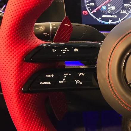 굿커스텀 l 벤츠 C257 CLS400D 2018년식 카본 잠자리핸들 열선포함 풀장착 / 경기 안산